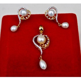 Heart Flair Diamond Pendant Set